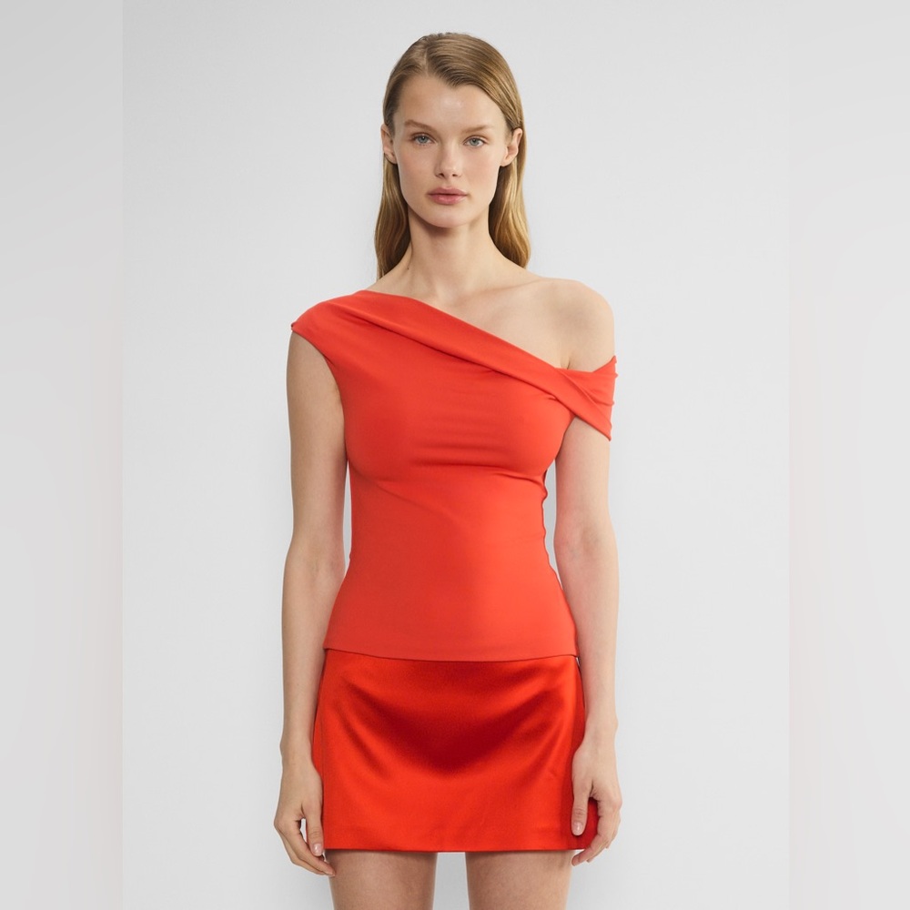 Aritzia Contour Ravish Top